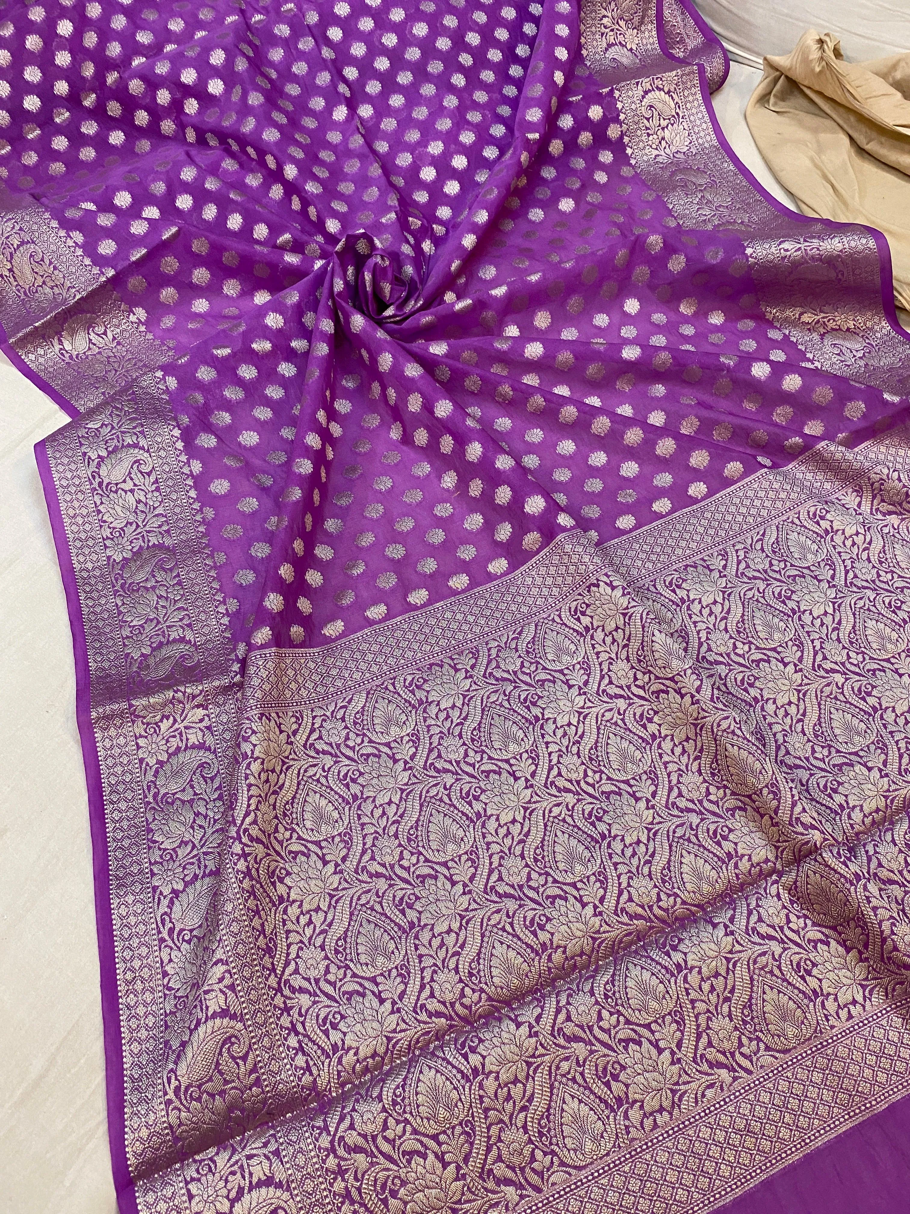 Enchanting Light Purple Handloom Georgette Banarasi Sari: A Versatile Wardrobe Essential