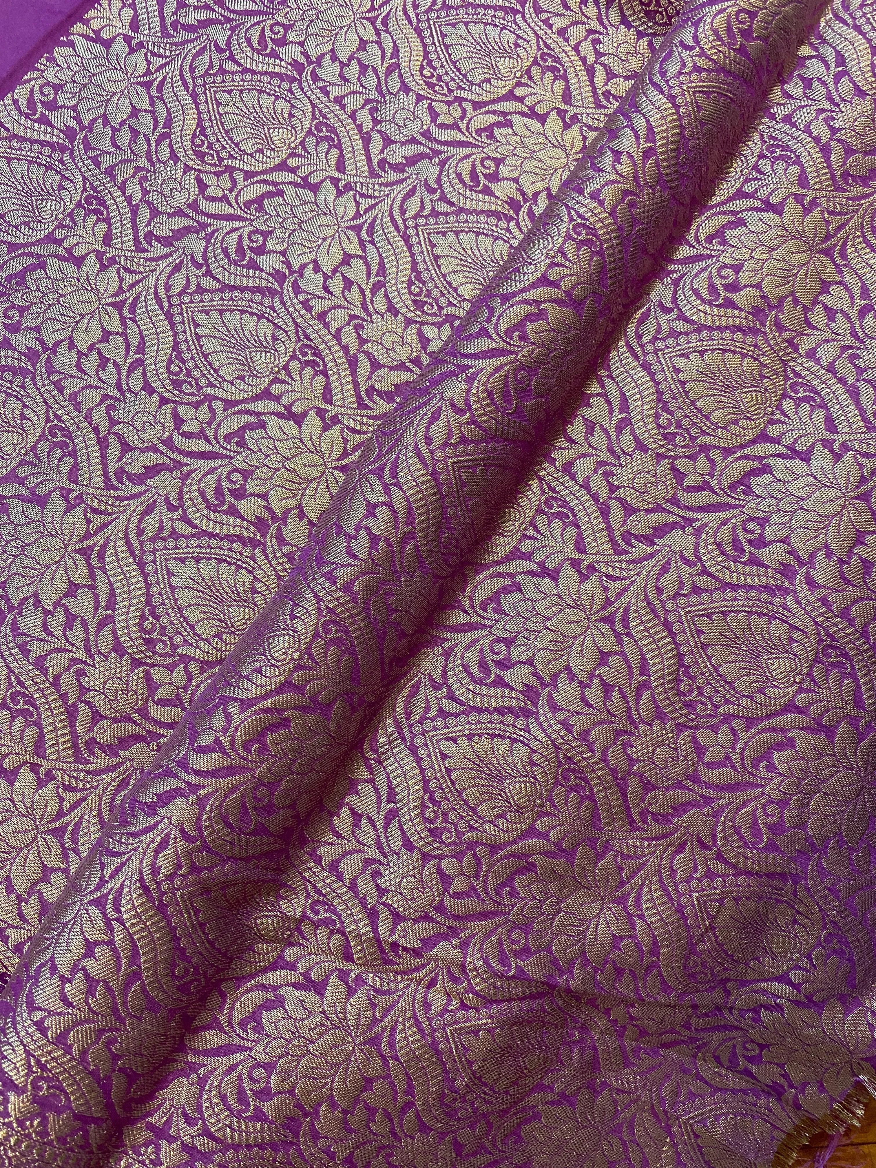 Enchanting Light Purple Handloom Georgette Banarasi Sari: A Versatile Wardrobe Essential
